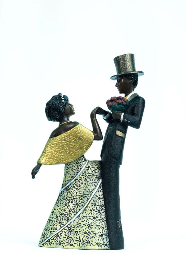 wedding couple figurine, groom with flowers, bride curtsy, back